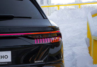 Подержанный автомобиль Audi Q8 2021 года (14 фото)