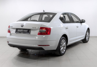 Подержанный автомобиль Skoda Octavia Liftback 2019 года (5 фото)