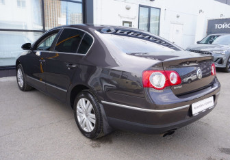 Подержанный автомобиль Volkswagen Passat Sedan 2008 года (7 фото)