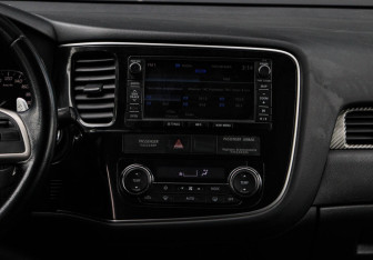 Подержанный автомобиль Mitsubishi Outlander 2012 года (10 фото)