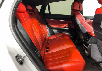 Подержанный автомобиль BMW X6 2018 года (14 фото)