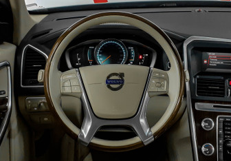 Подержанный автомобиль Volvo XC60 2015 года (11 фото)