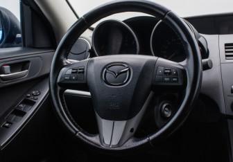 Подержанный автомобиль Mazda 3 Sedan 2011 года (15 фото)