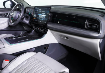 Подержанный автомобиль GAC GS8 2023 года (16 фото)