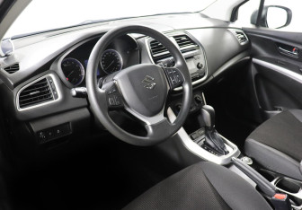 Подержанный автомобиль Suzuki SX4 Hatchback 2018 года (8 фото)