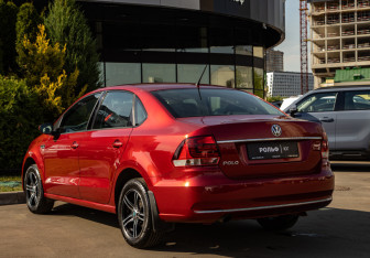 Подержанный автомобиль Volkswagen Polo Sedan 2015 года (5 фото)