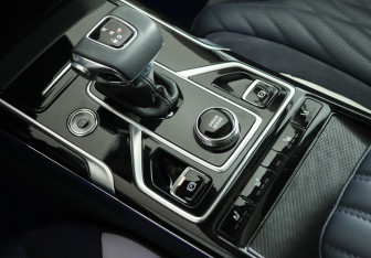 Подержанный автомобиль Hongqi HS5 2024 года (19 фото)