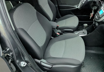 Подержанный автомобиль Hyundai Solaris Hatchback 2013 года (23 фото)