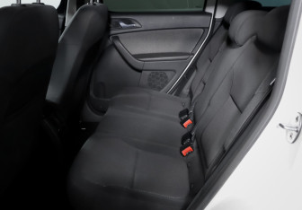 Подержанный автомобиль Skoda Yeti 2012 года (10 фото)