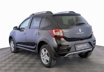 Подержанный автомобиль Renault Sandero 2016 года (7 фото)