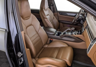 Подержанный автомобиль Porsche Cayenne 2020 года (24 фото)
