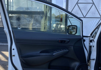 Подержанный автомобиль Honda Civic Sedan 2009 года (15 фото)