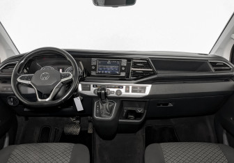 Подержанный автомобиль Volkswagen Multivan 2021 года (15 фото)