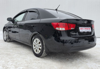 Подержанный автомобиль Kia Cerato Sedan 2012 года (7 фото)