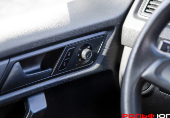 Подержанный автомобиль Volkswagen Caddy Compactvan 2018 года (17 фото)