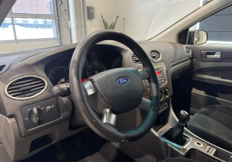 Подержанный автомобиль Ford Focus Sedan 2007 года (9 фото)