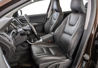 Подержанный автомобиль Volvo XC60 2015 года (20 фото)