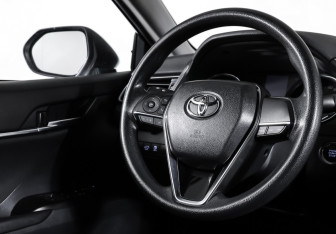 Подержанный автомобиль Toyota Camry Sedan 2021 года (13 фото)