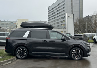 Подержанный автомобиль Kia Carnival 2021 года (4 фото)