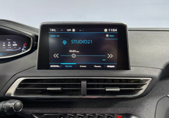 Подержанный автомобиль Peugeot 3008 2017 года (14 фото)
