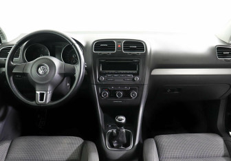 Подержанный автомобиль Volkswagen Golf Hatchback 2011 года (6 фото)
