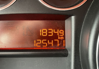 Подержанный автомобиль Peugeot 308 Hatchback 2013 года (15 фото)