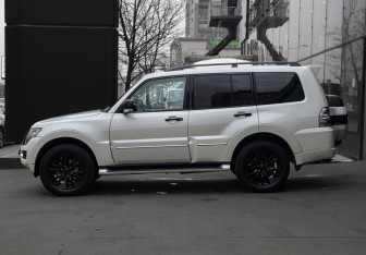 Подержанный автомобиль Mitsubishi Pajero 2020 года (8 фото)