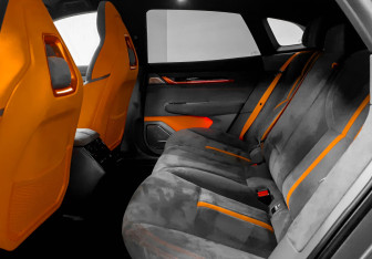 Подержанный автомобиль Zeekr 001 2023 года (10 фото)