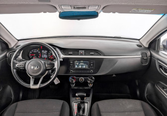 Подержанный автомобиль Kia Rio Hatchback 2021 года (14 фото)