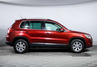 Подержанный автомобиль Volkswagen Tiguan 2009 года (4 фото)