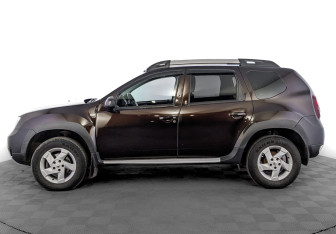 Подержанный автомобиль Renault Duster 2017 года (8 фото)