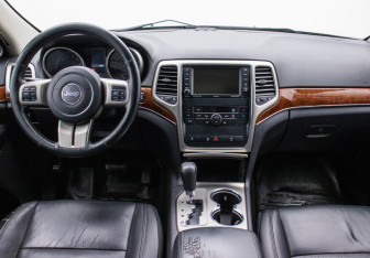 Подержанный автомобиль Jeep Grand Cherokee 2010 года (13 фото)