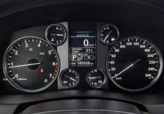 Подержанный автомобиль Lexus LX 2014 года (16 фото)