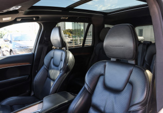 Подержанный автомобиль Volvo XC90 2017 года (20 фото)