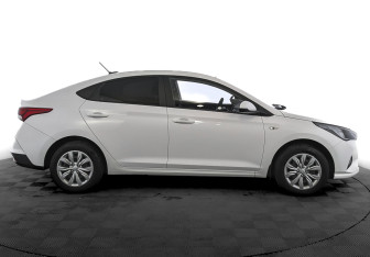 Подержанный автомобиль Hyundai Solaris Sedan 2021 года (4 фото)
