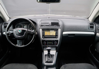 Подержанный автомобиль Skoda Octavia Wagon 2009 года (17 фото)