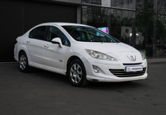 Подержанный автомобиль Peugeot 408 2014 года (3 фото)