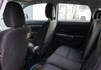 Подержанный автомобиль Mitsubishi ASX 2011 года (9 фото)