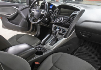 Подержанный автомобиль Ford Focus Sedan 2012 года (11 фото)