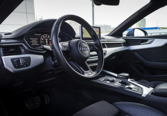 Подержанный автомобиль Audi A5 Coupe 2016 года (11 фото)