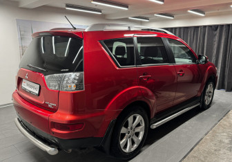 Подержанный автомобиль Mitsubishi Outlander 2010 года (4 фото)