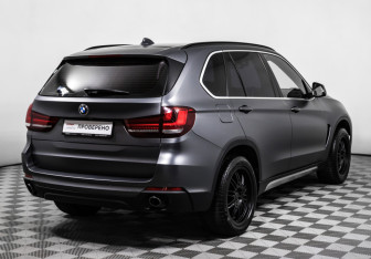 Подержанный автомобиль BMW X5 2015 года (5 фото)