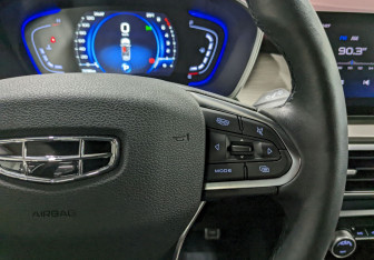 Подержанный автомобиль Geely Coolray 2023 года (28 фото)
