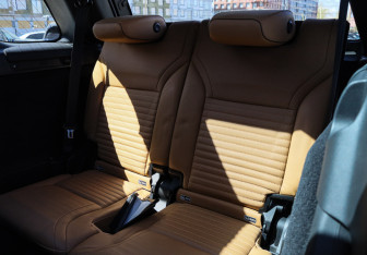 Подержанный автомобиль Land Rover Discovery 2018 года (10 фото)