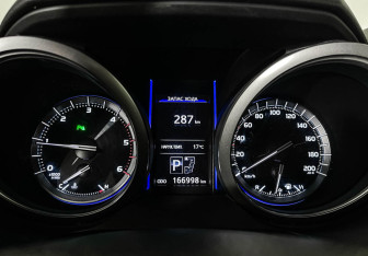 Подержанный автомобиль Toyota Land Cruiser Prado 2015 года (11 фото)