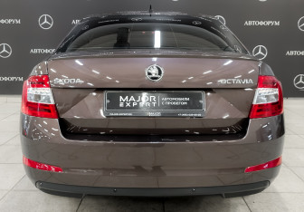 Подержанный автомобиль Skoda Octavia Liftback 2015 года (6 фото)