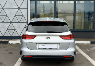 Подержанный автомобиль Kia Ceed Wagon 2019 года (6 фото)