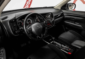 Подержанный автомобиль Mitsubishi Outlander 2018 года (7 фото)