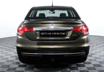 Подержанный автомобиль Citroen C4 Sedan 2016 года (5 фото)