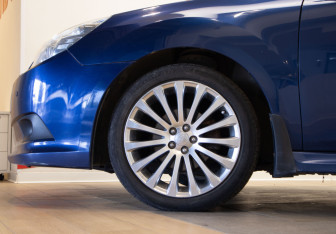 Подержанный автомобиль Subaru Legacy Sedan 2011 года (31 фото)